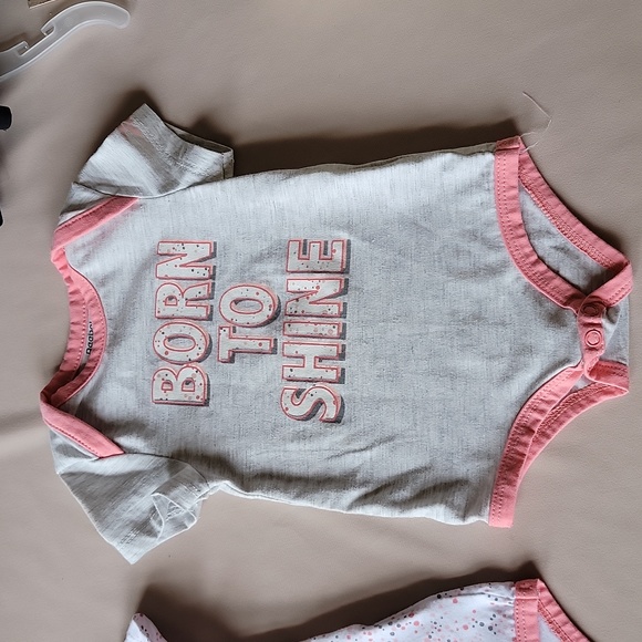 Reebok Onsies - Picture 2 of 3